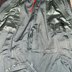 Nike Joggers ** NEW**